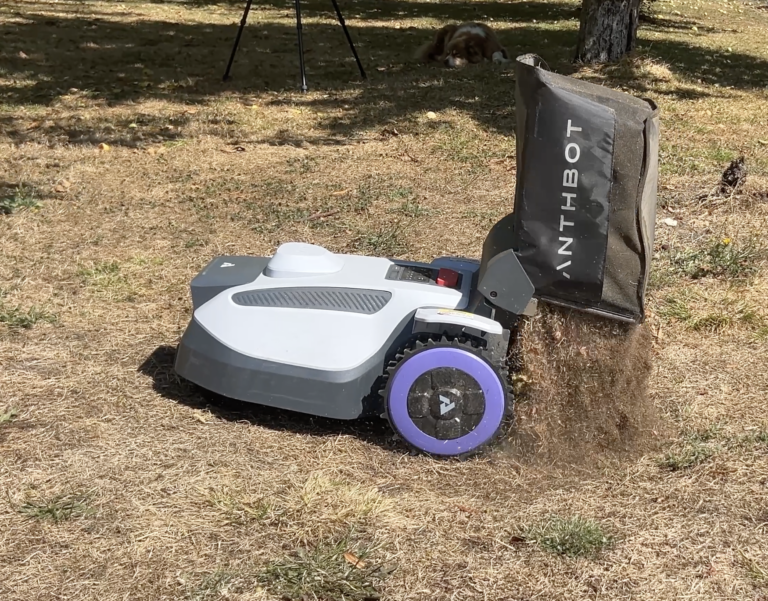 ANTHBOT N8 : le robot tondeuse qui ramasse aussi l’herbe et les feuilles !